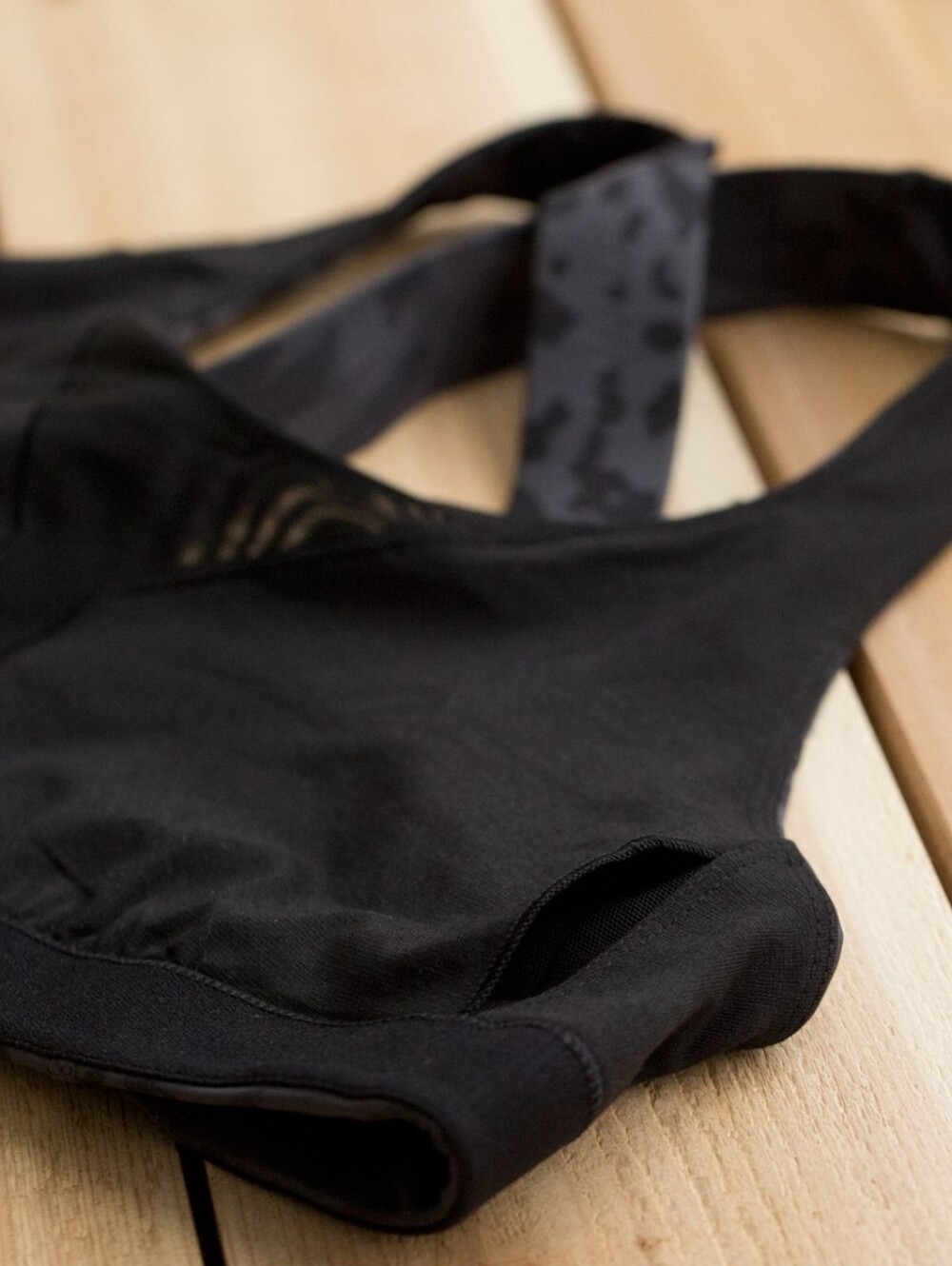 Lululemon In A Flash Bra II Animal Swirl Deep Coal Black Size 4 - Picture 5 of 8